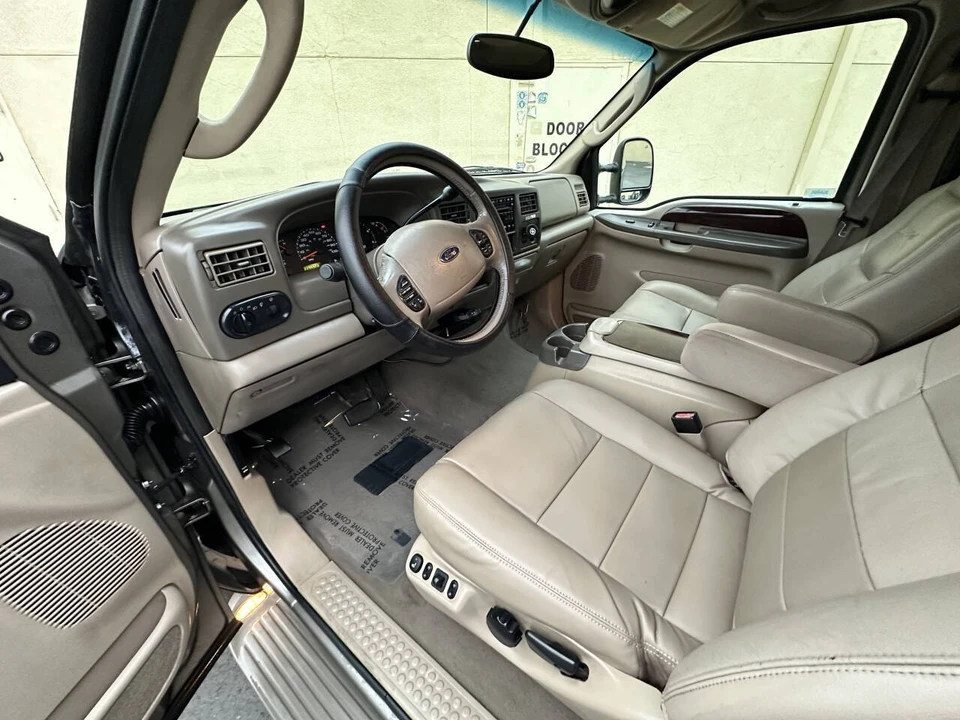 2004 Ford Excursion - Image 11 of 21