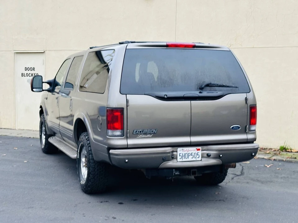2004 Ford Excursion - Image 8 of 21