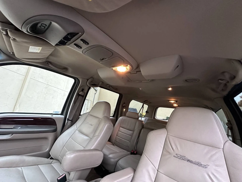 2004 Ford Excursion - Image 15 of 21