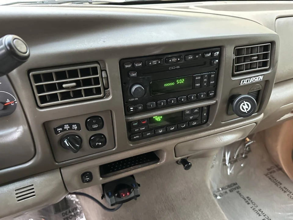 2004 Ford Excursion - Image 17 of 21