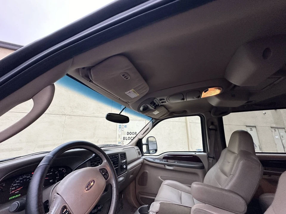 2004 Ford Excursion - Image 16 of 21
