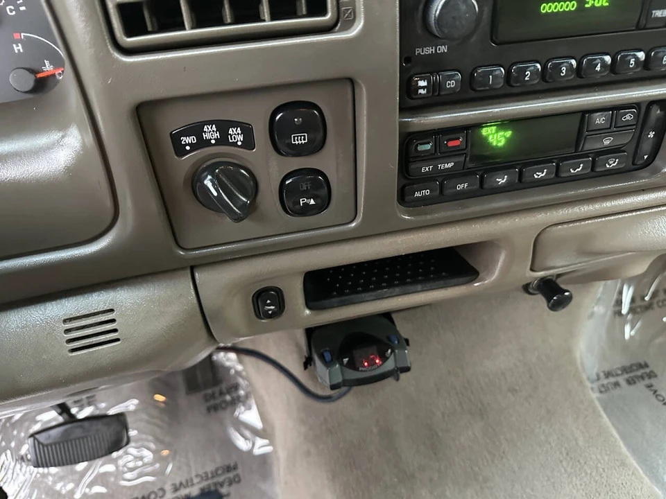 2004 Ford Excursion - Image 18 of 21