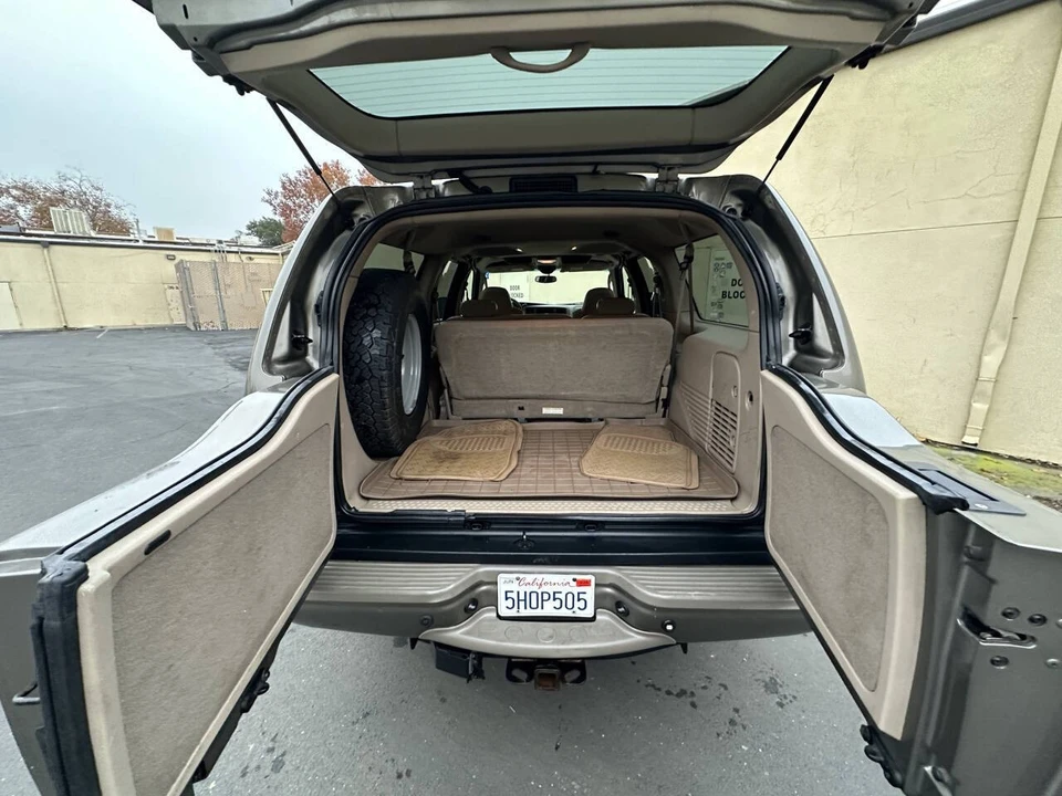 2004 Ford Excursion - Image 20 of 21