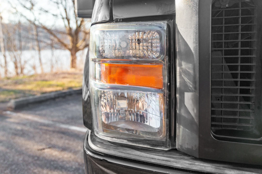 2004 Ford Excursion - Image 11 of 31