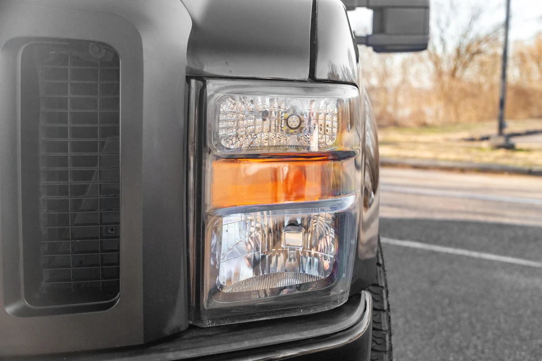 2004 Ford Excursion - Image 12 of 31