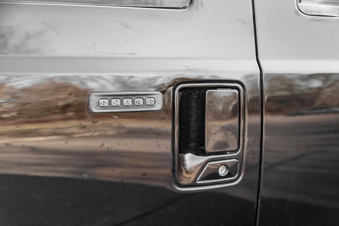 2004 Ford Excursion - Image 13 of 31