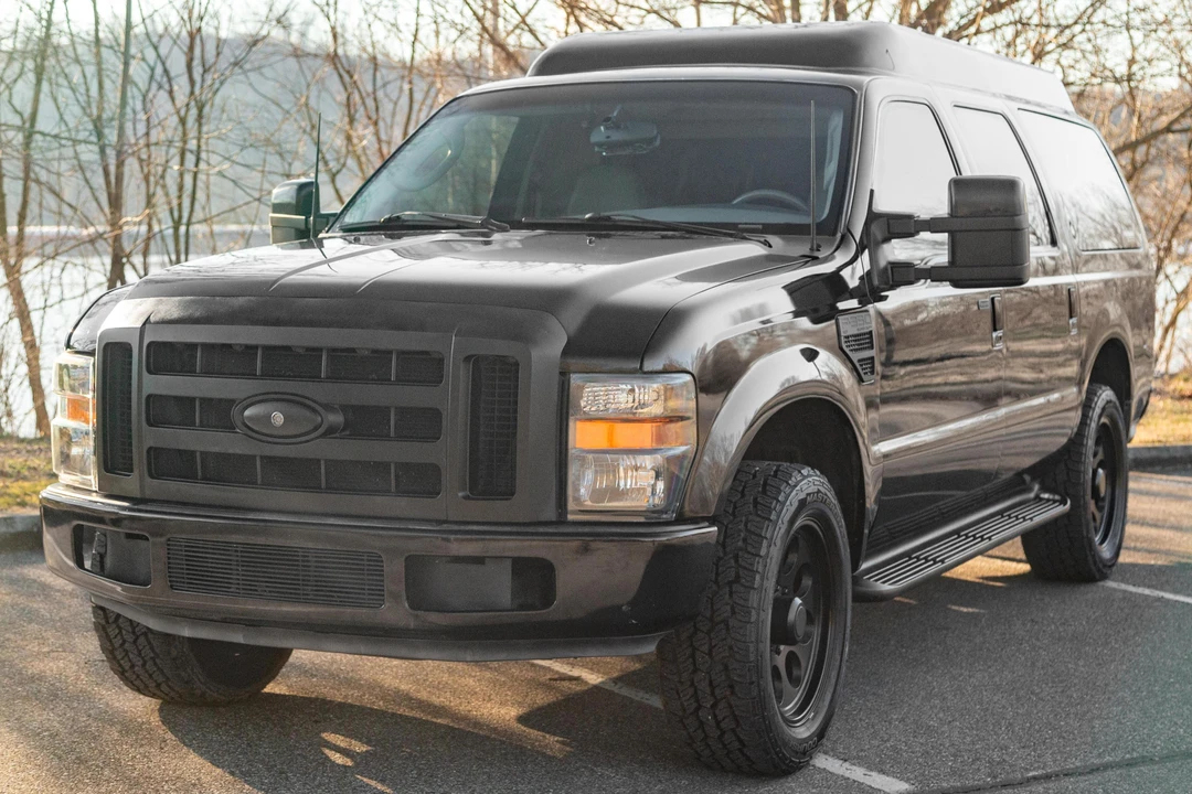 2004 Ford Excursion - Image 2 of 31