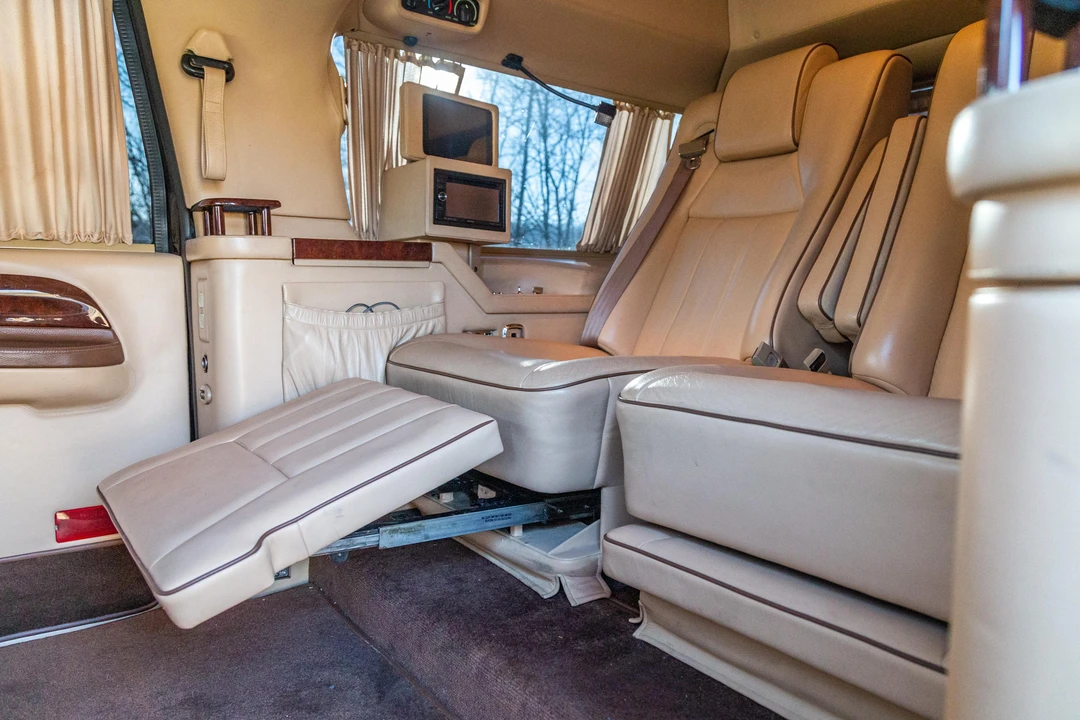 2004 Ford Excursion - Image 27 of 31