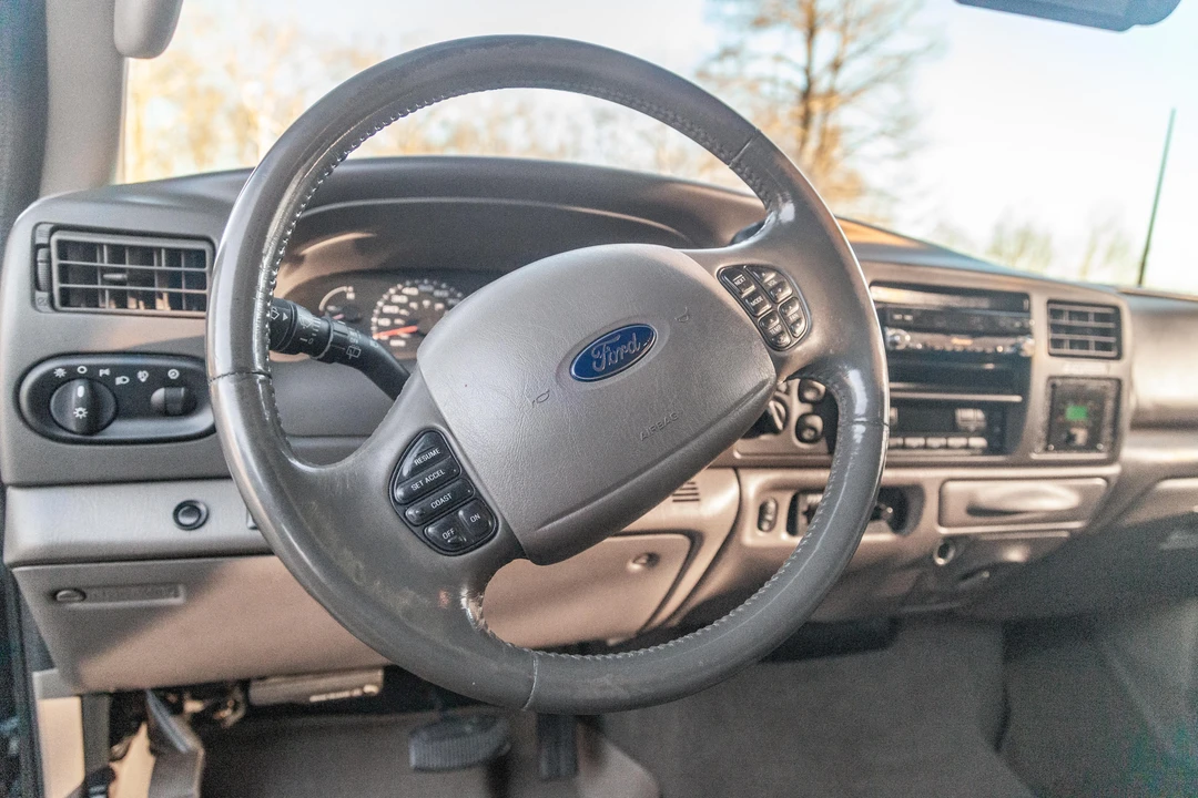 2004 Ford Excursion - Image 25 of 31