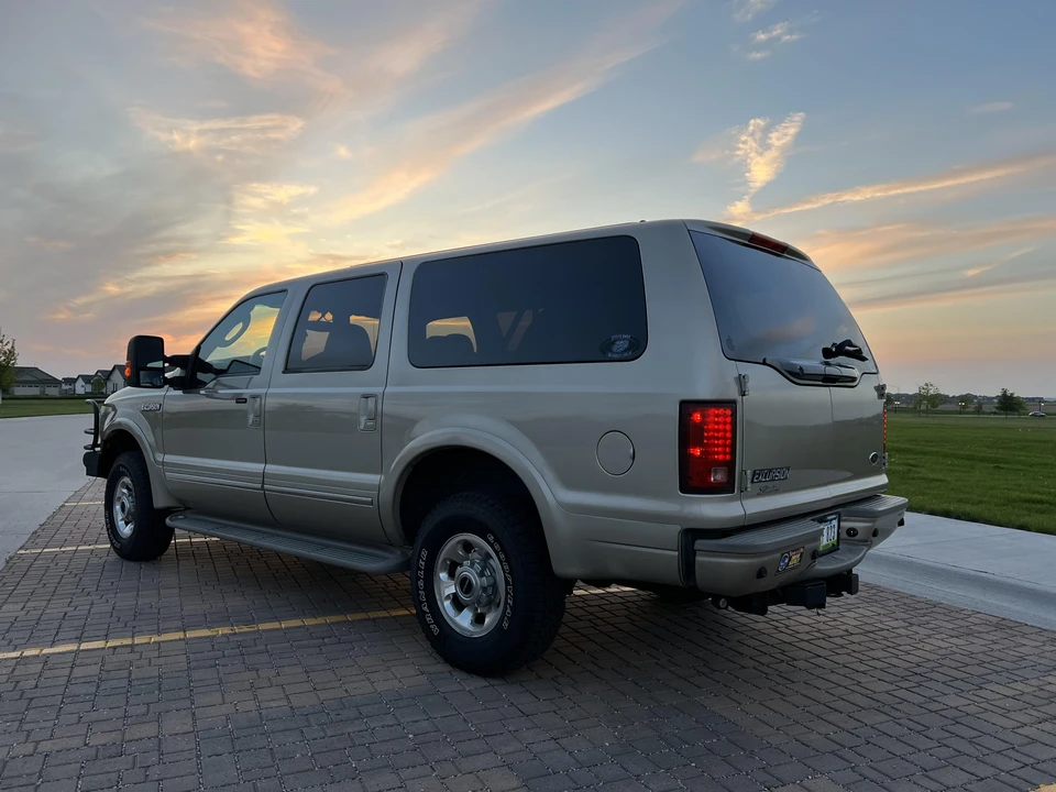 2004 Ford Excursion - Image 9 of 10