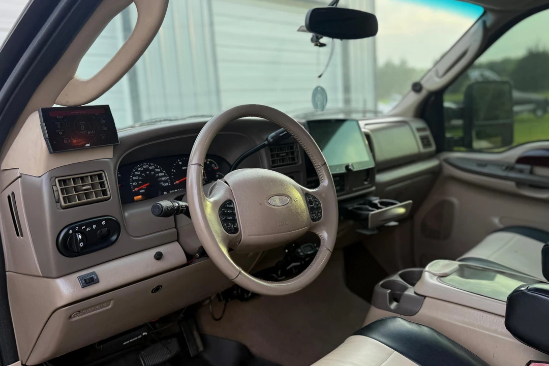2004 Ford Excursion - Image 22 of 31