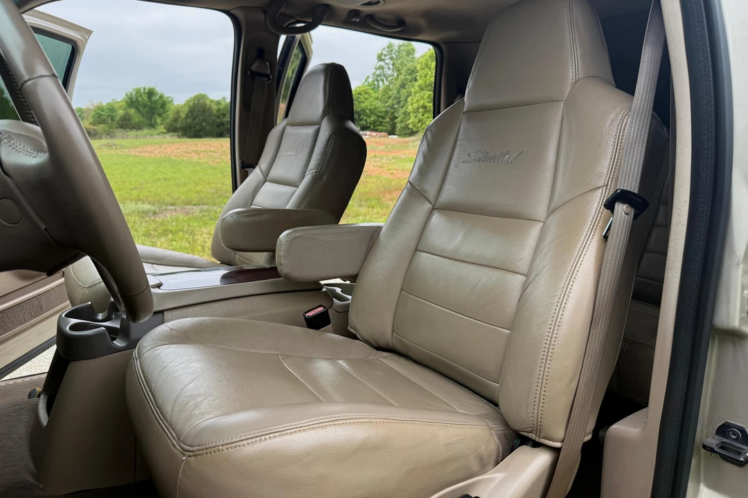 2004 Ford Excursion - Image 23 of 31