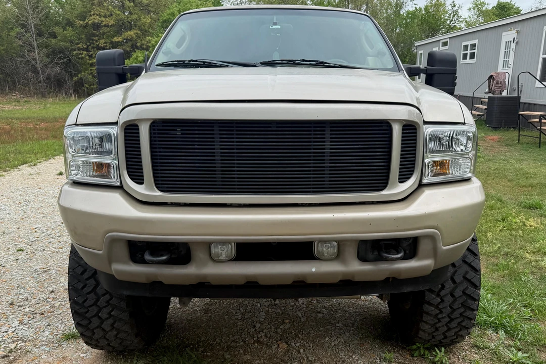 2004 Ford Excursion - Image 2 of 31