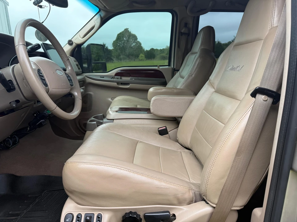 2004 Ford Excursion - Image 28 of 31