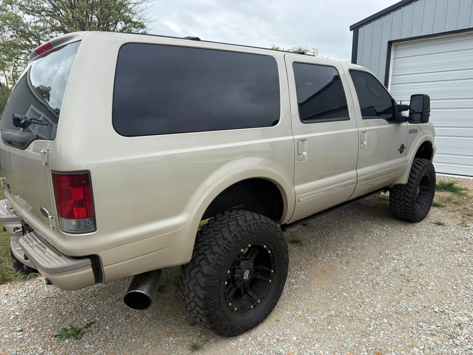 2004 Ford Excursion - Image 11 of 31