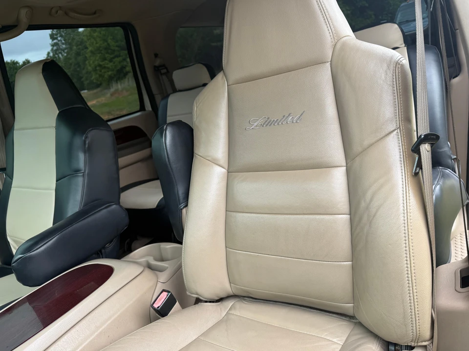 2004 Ford Excursion - Image 26 of 31