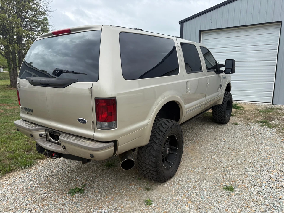 2004 Ford Excursion - Image 10 of 31