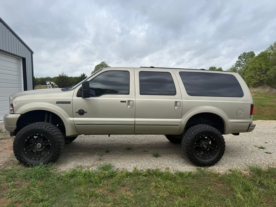 2004 Ford Excursion - Image 8 of 31