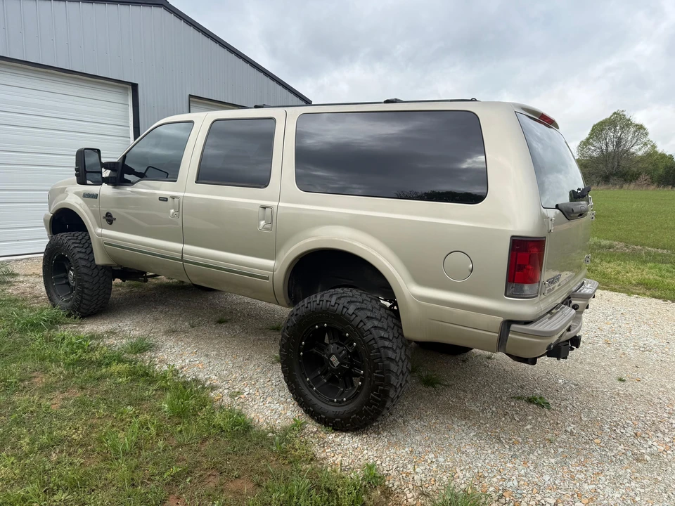 2004 Ford Excursion - Image 9 of 31