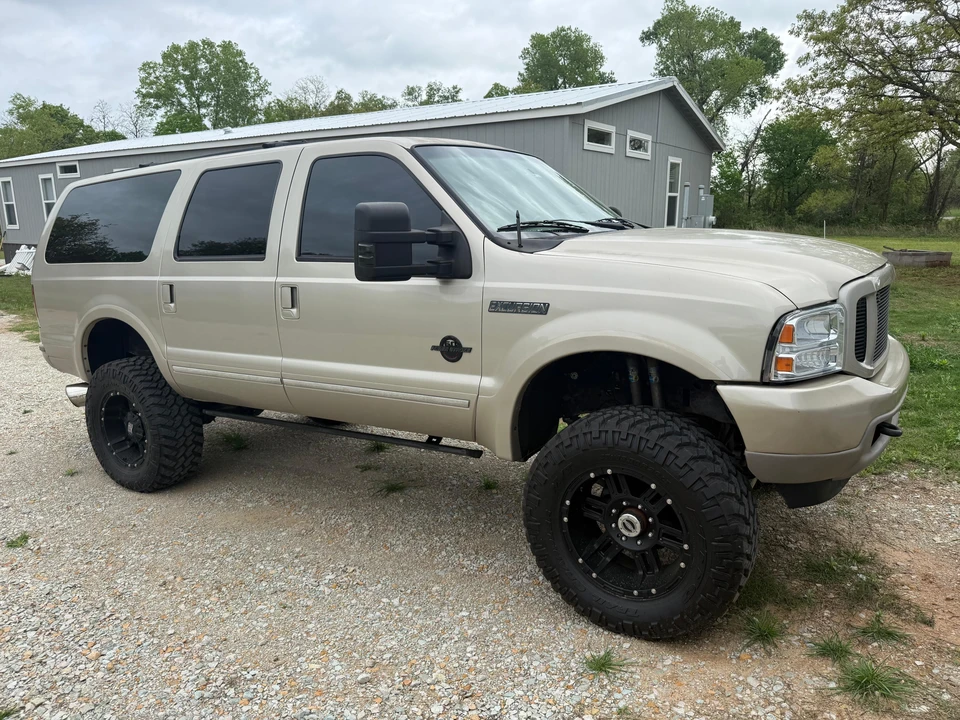 2004 Ford Excursion - Image 13 of 31