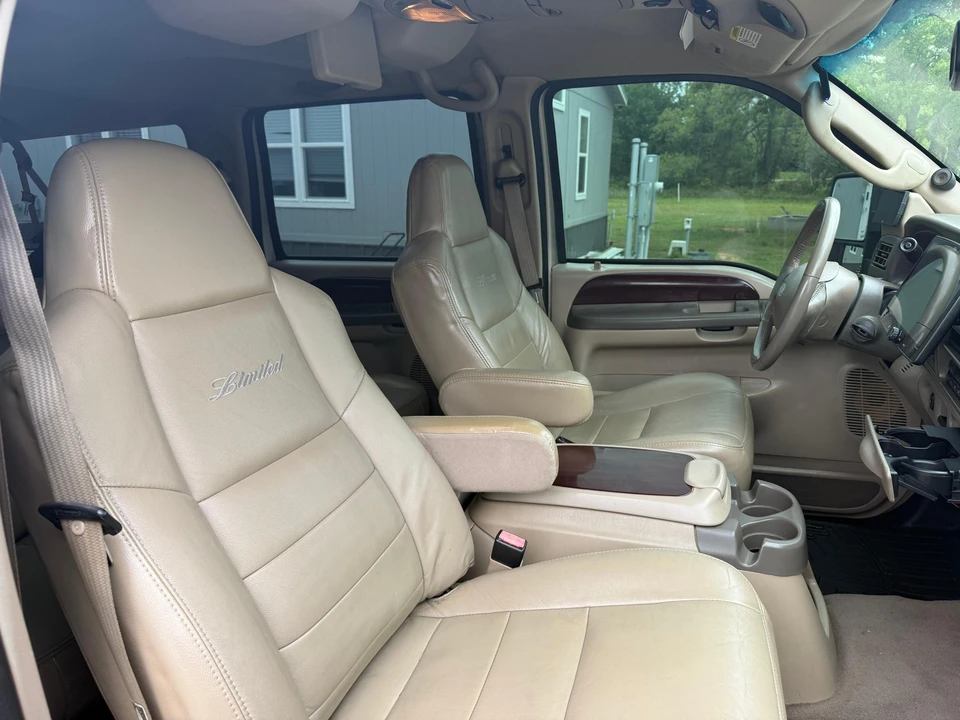 2004 Ford Excursion - Image 29 of 31