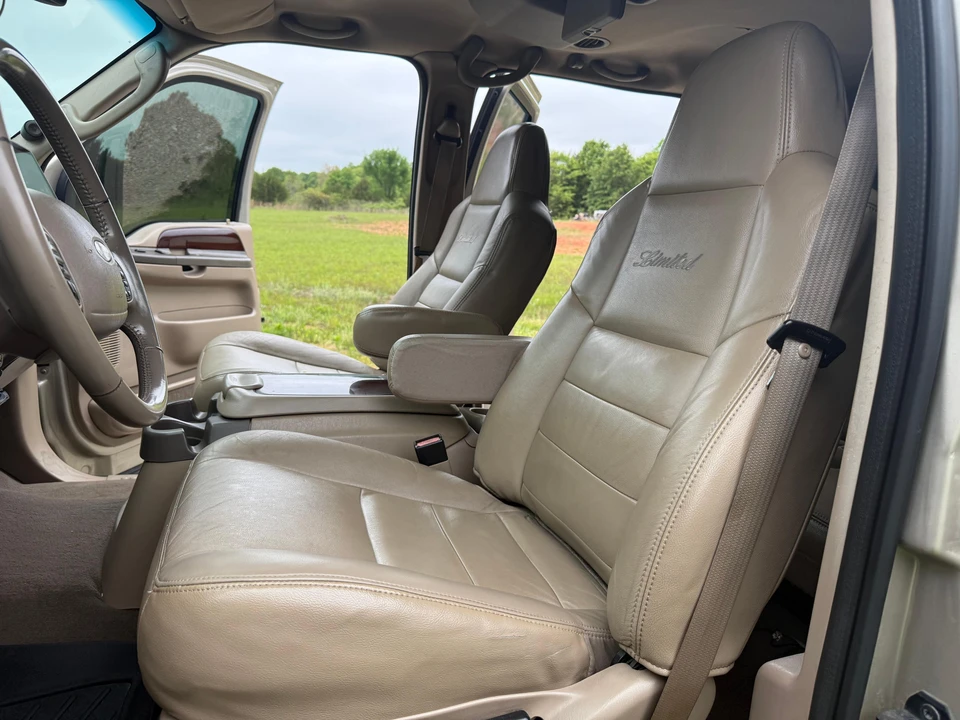 2004 Ford Excursion - Image 27 of 31