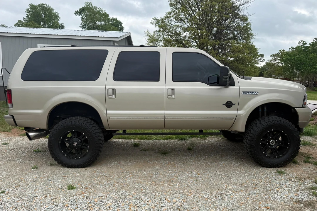 2004 Ford Excursion - Image 3 of 31