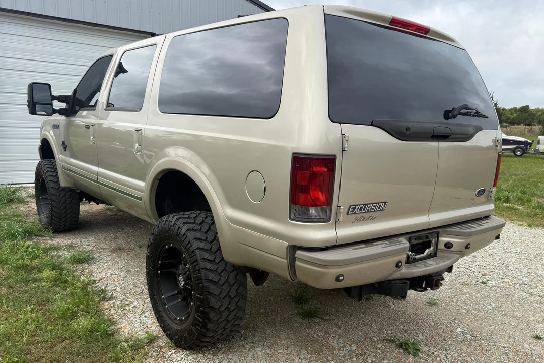 2004 Ford Excursion - Image 4 of 31