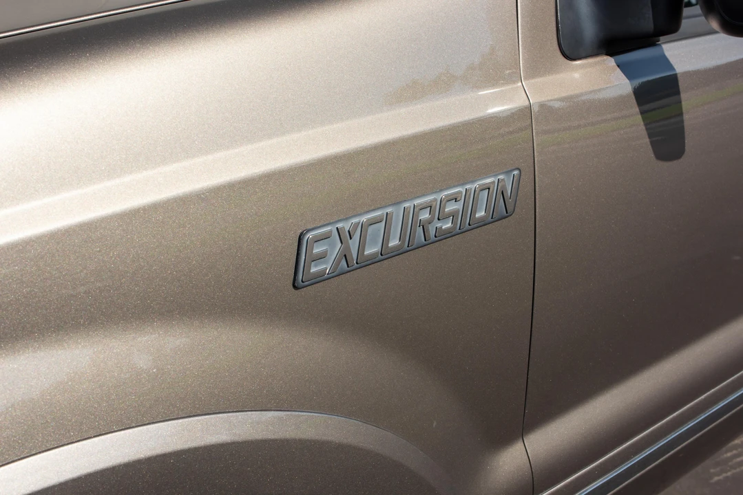 2004 Ford Excursion - Image 19 of 31