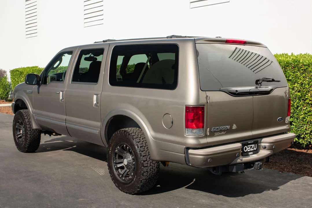 2004 Ford Excursion - Image 8 of 31