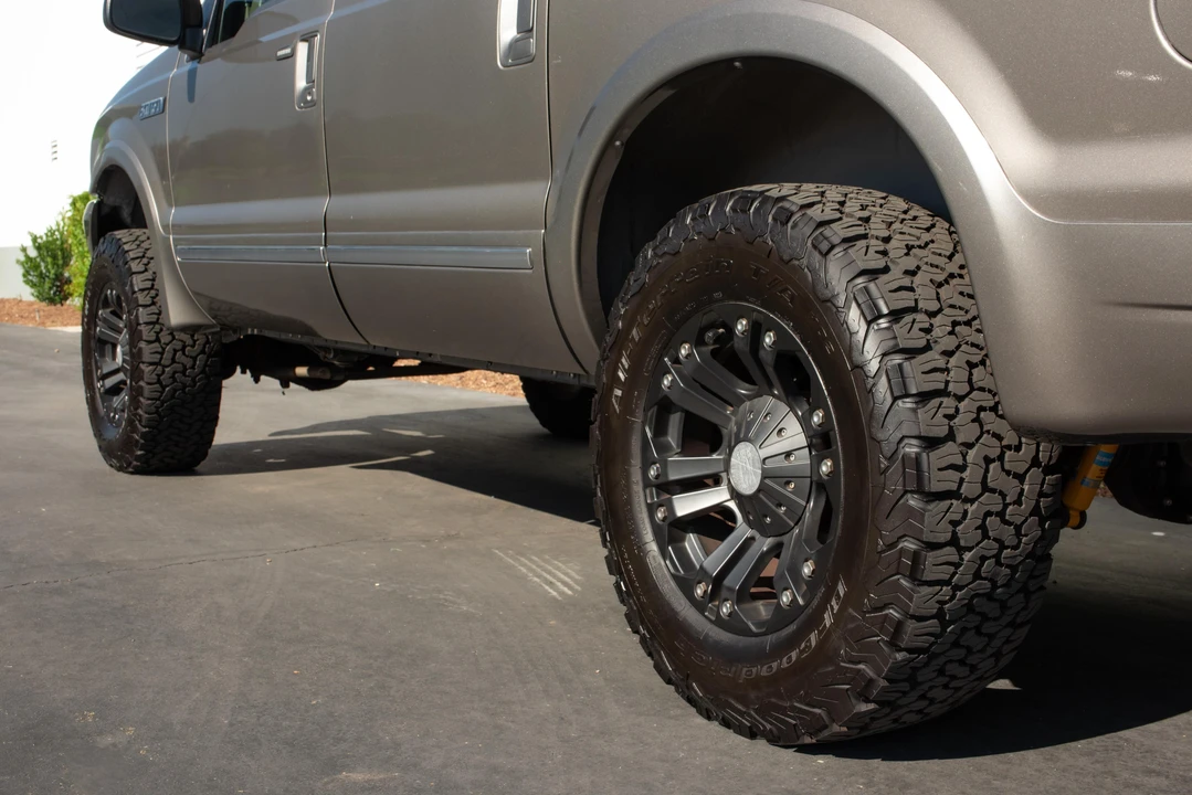 2004 Ford Excursion - Image 25 of 31