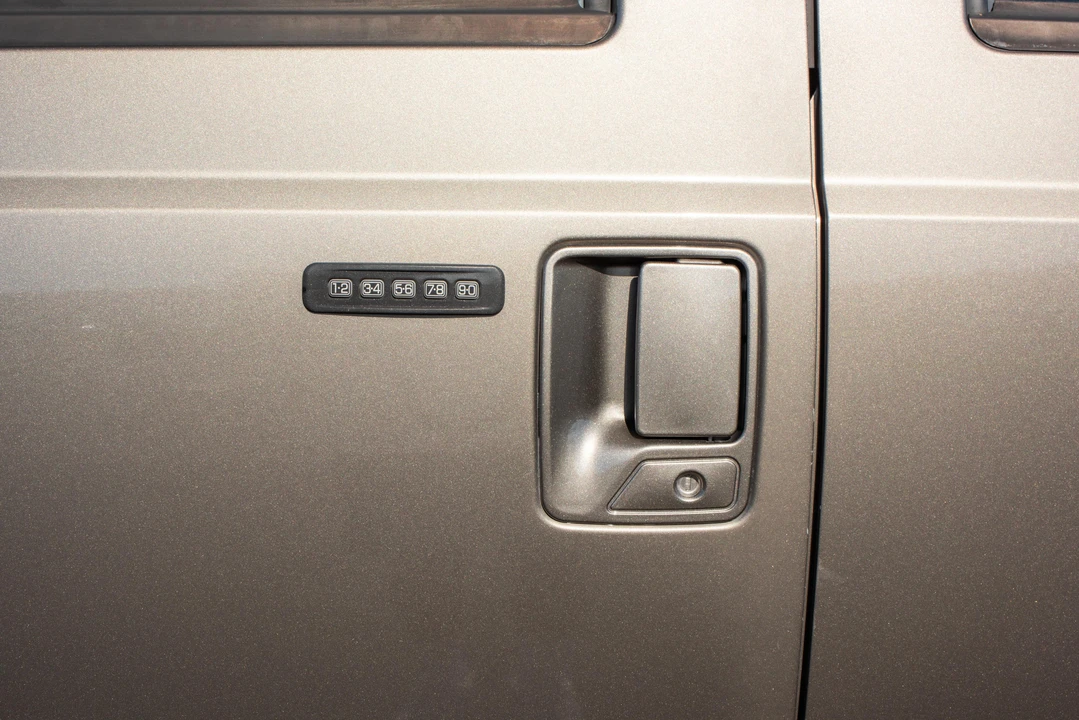 2004 Ford Excursion - Image 22 of 31