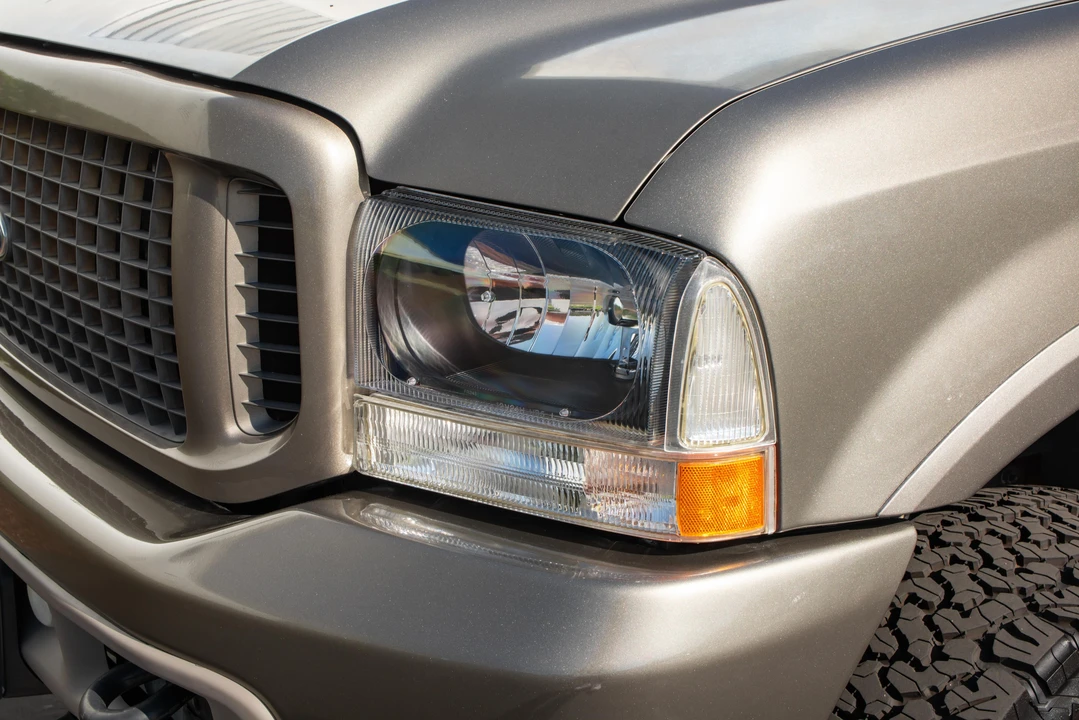2004 Ford Excursion - Image 16 of 31