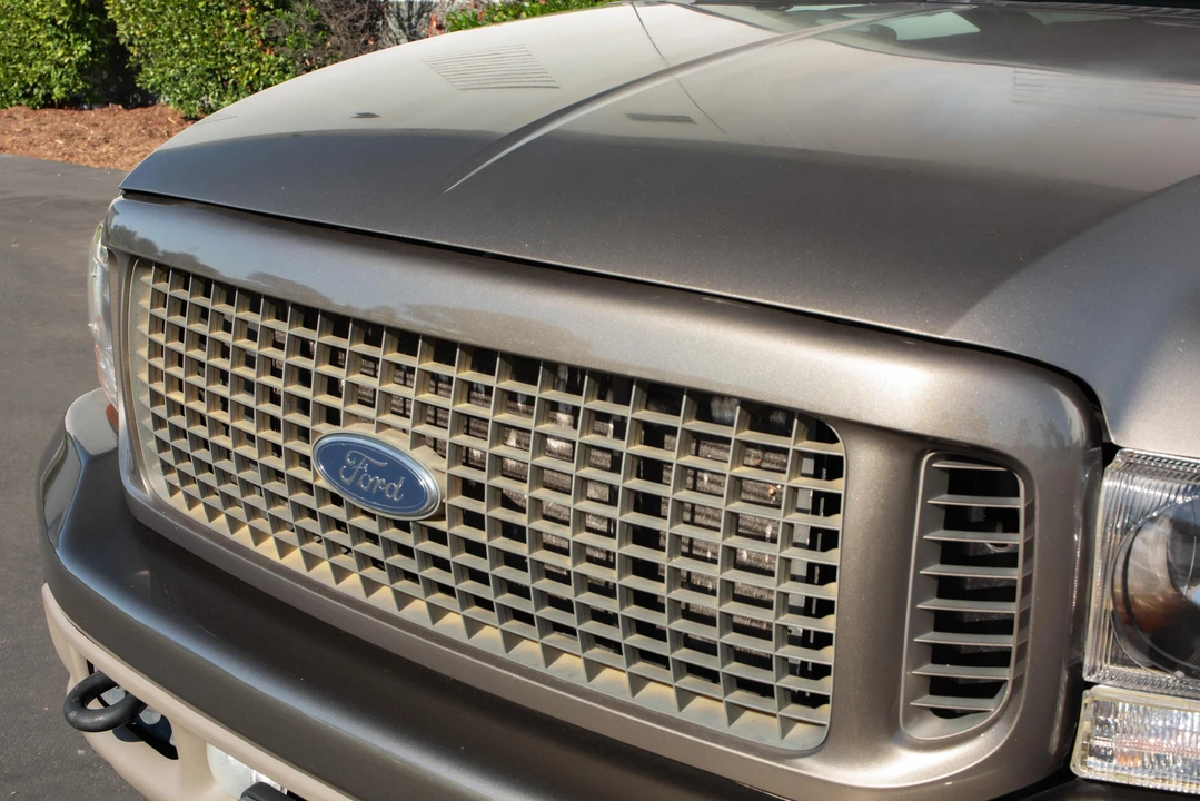 2004 Ford Excursion - Image 15 of 31