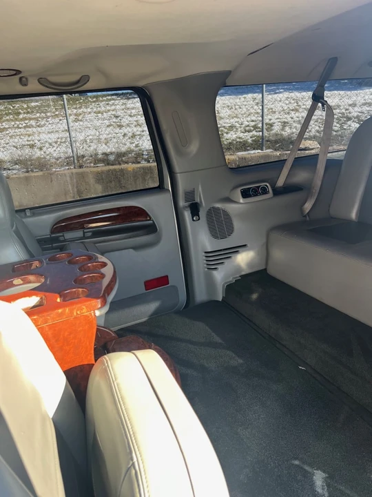 2004 Ford Excursion - Image 8 of 10