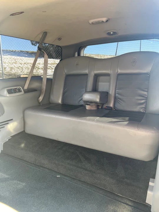 2004 Ford Excursion - Image 9 of 10