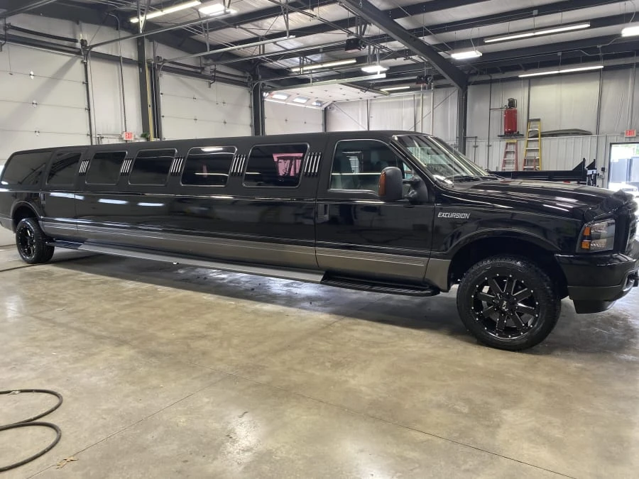 2004 Ford Excursion - Image 9 of 9