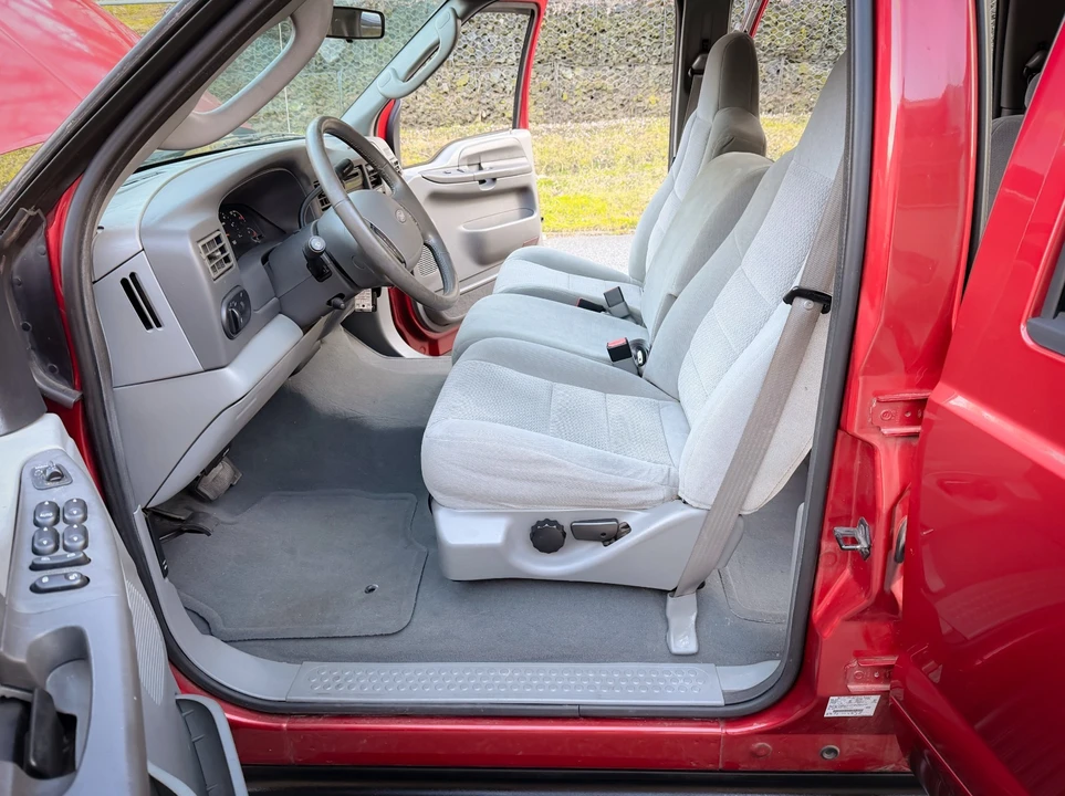 2004 Ford Excursion - Image 18 of 21