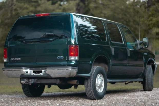 2004 Ford Excursion - Image 2 of 7