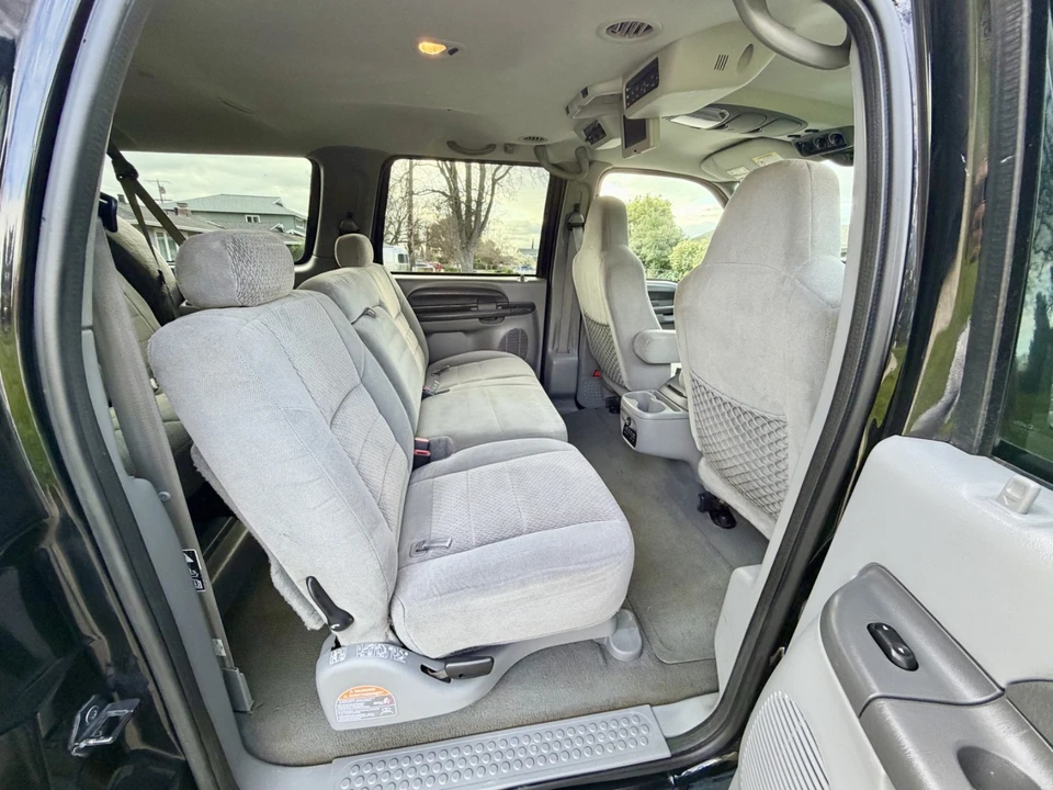 2004 Ford Excursion - Image 19 of 21