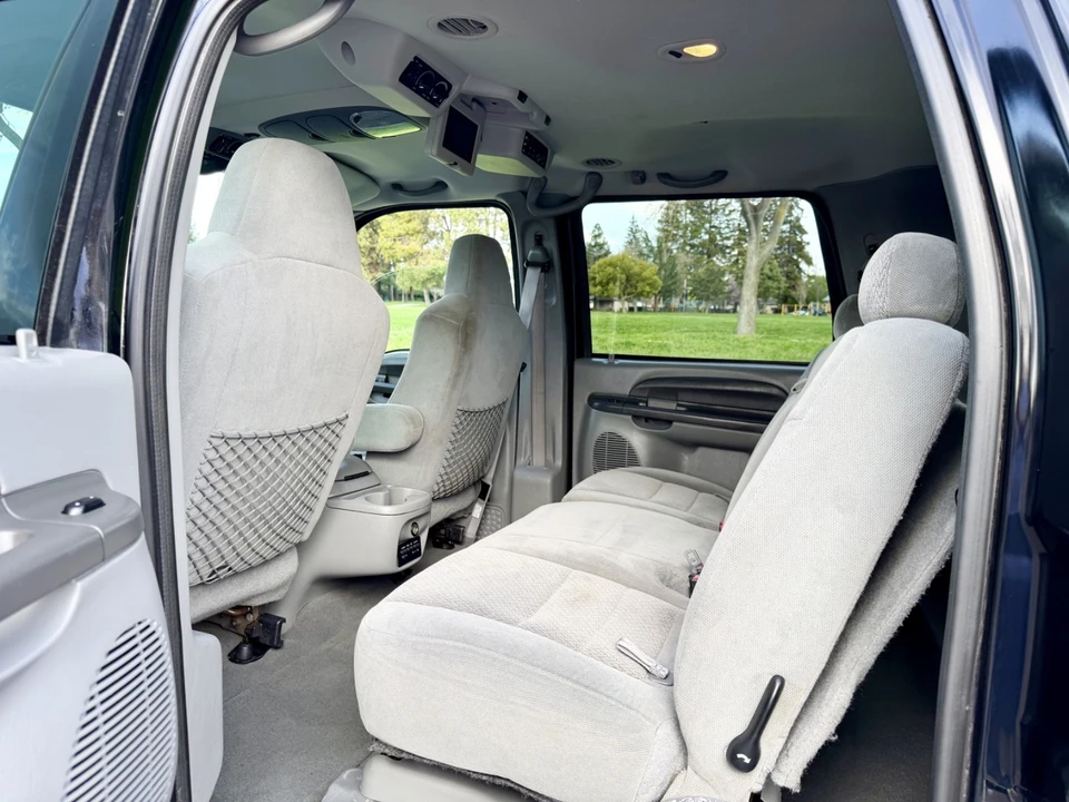 2004 Ford Excursion - Image 20 of 21