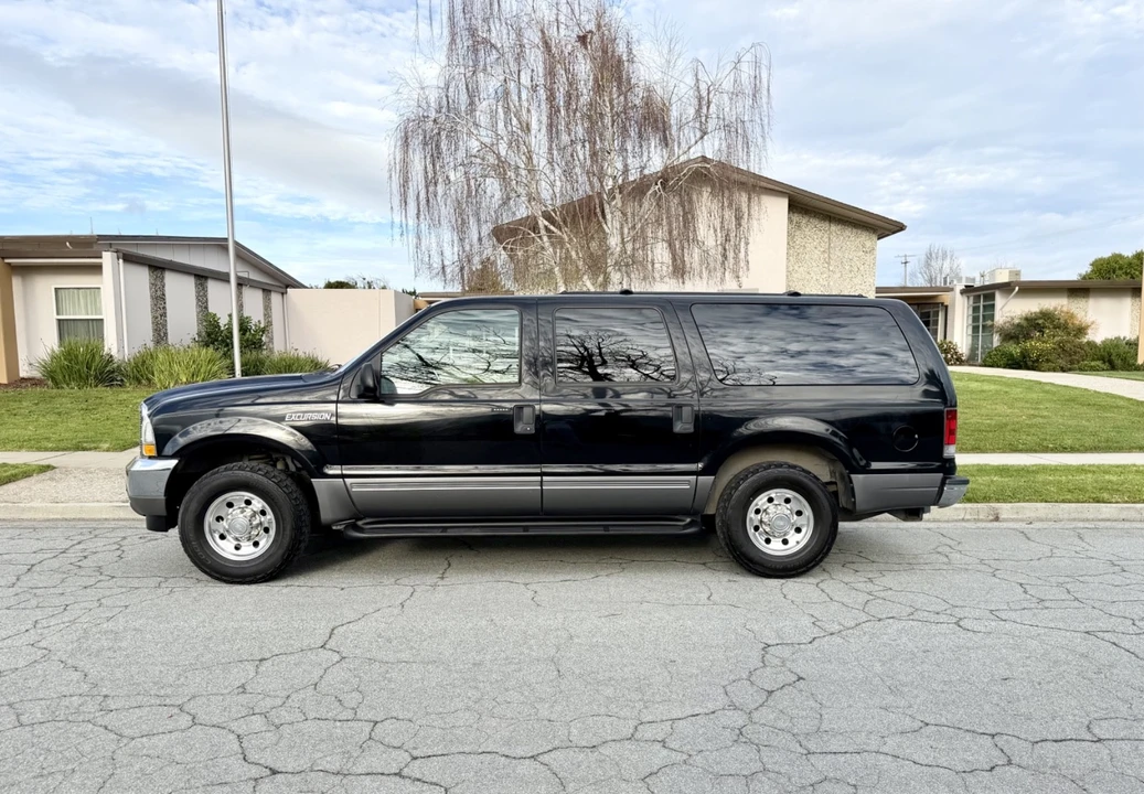2004 Ford Excursion - Image 2 of 21