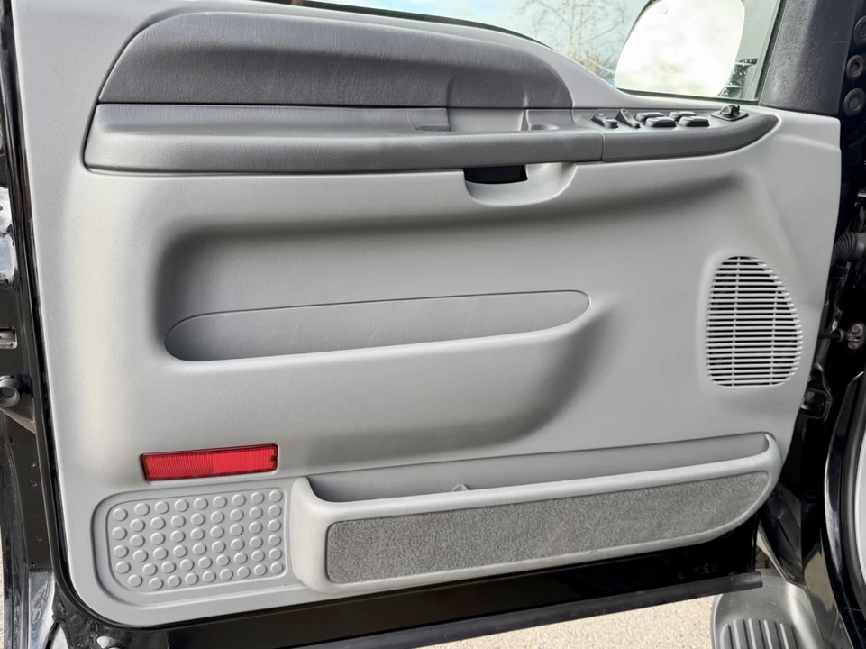 2004 Ford Excursion - Image 8 of 21