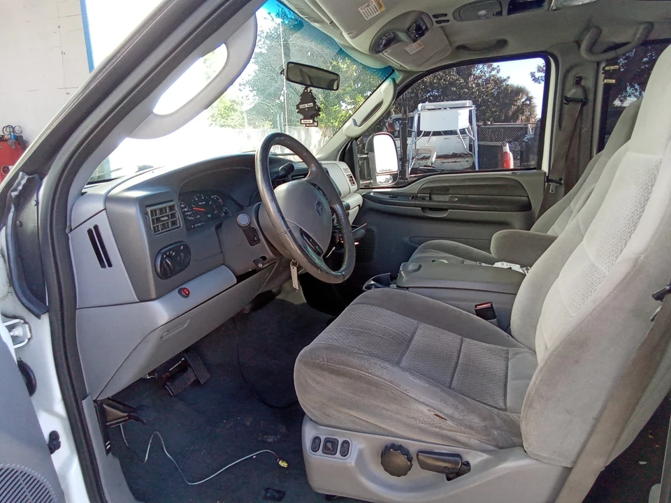 2004 Ford Excursion - Image 11 of 12