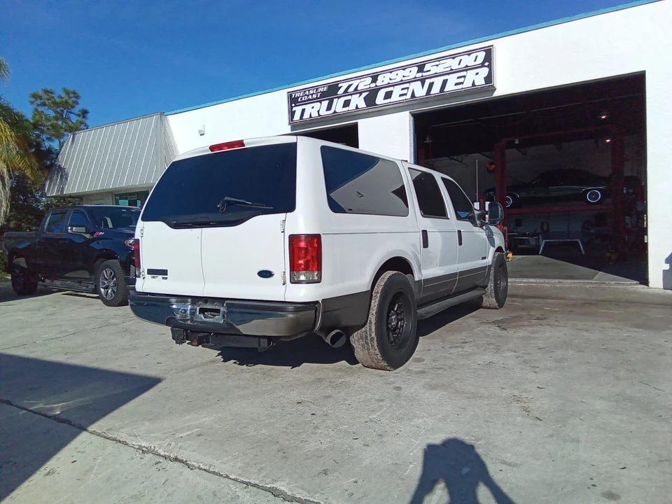 2004 Ford Excursion - Image 5 of 12