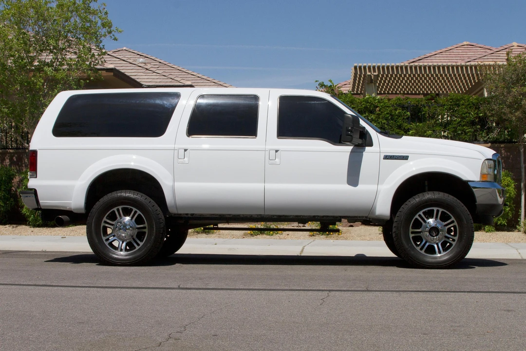 2004 Ford Excursion - Image 2 of 31