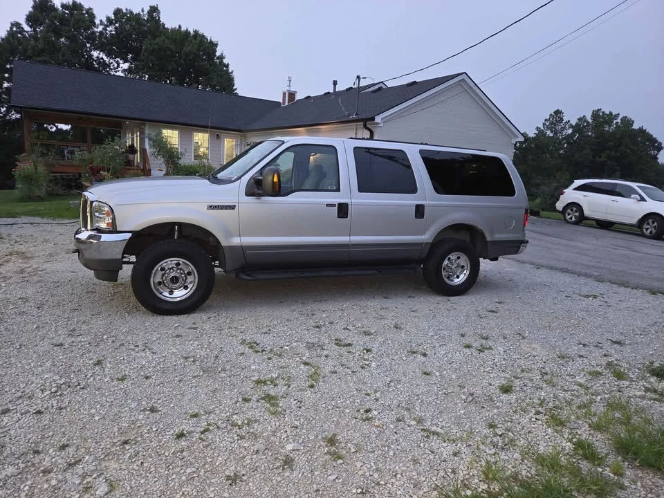 2004 Ford Excursion - Image 2 of 17