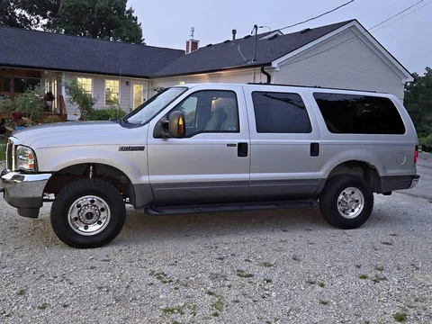 2004 Ford Excursion XLT Sport Utility 4D