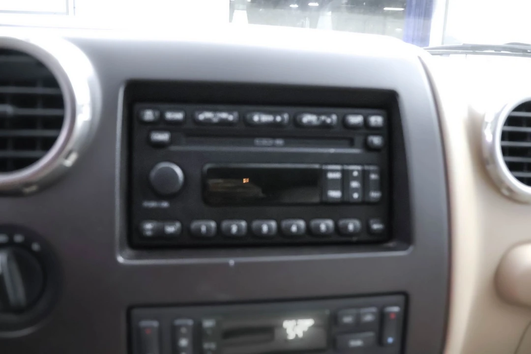 2004 Ford Expedition 2nd Gen - Image 9 of 12