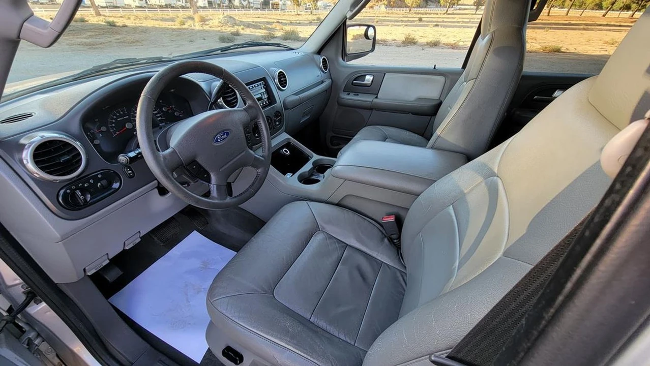 2004 Ford Expedition 2nd Gen - Image 9 of 21